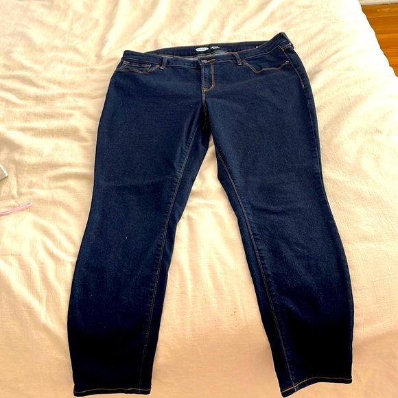 Mid-Rise Skinny Jeans - Picture 3 of 4